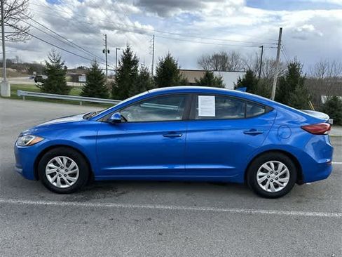 Used 2017 Hyundai Elantra SE image 2