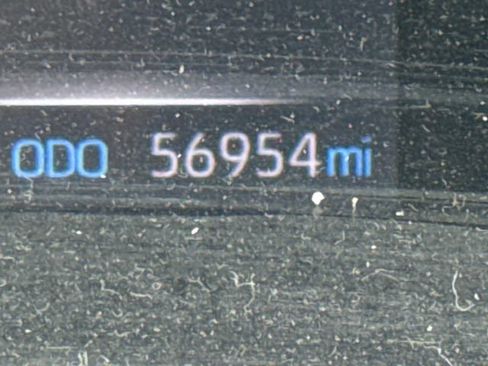 Used 2021 Toyota Highlander L FWD image 32