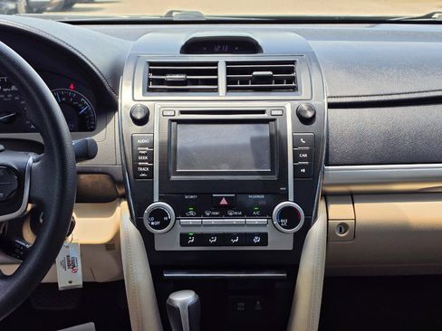 Used 2012 Toyota Camry LE FWD image 17