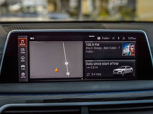 Used 2020 BMW 740i xDrive w/ M Sport Package image 20