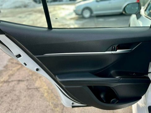 Used 2021 Toyota Camry SE image 15