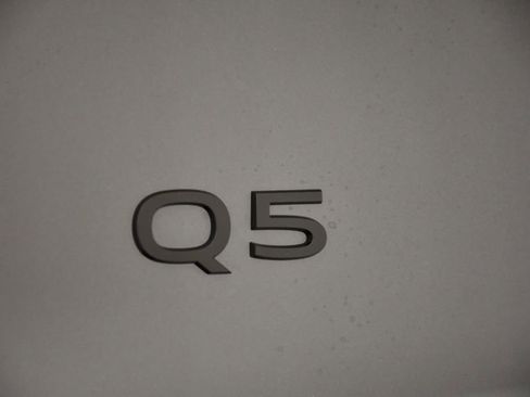 Certified 2025 Audi Q5 Premium w/ Convenience Package image 9