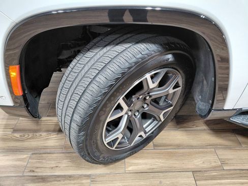 Certified 2024 Jeep Wagoneer L Series III w/ Flexible Seating Group AWD/4WD image 34