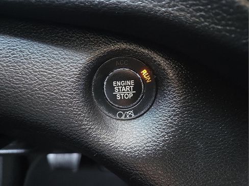 Used 2019 Jeep Cherokee Latitude Plus image 19