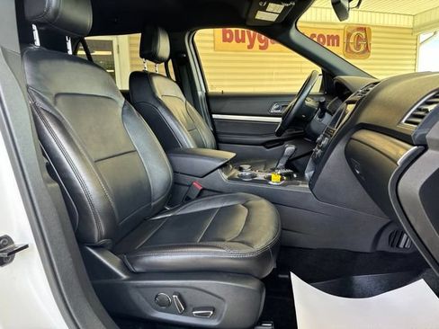 Used 2018 Ford Explorer XLT w/ Equipment Group 202A AWD/4WD image 26