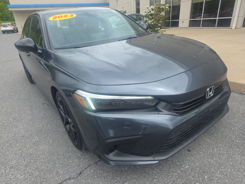 Used 2023 Honda Civic Sport image 3