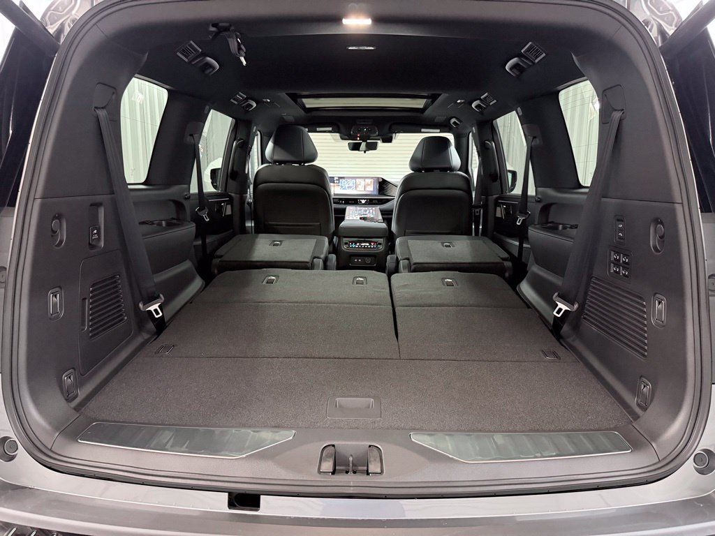 Certified 2026 INFINITI QX80 4WD w/ Sport Exterior Package image 39