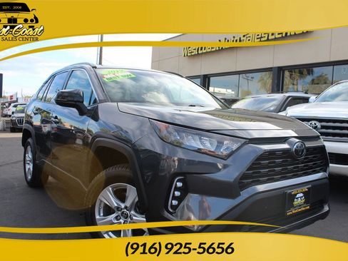 Used 2019 Toyota RAV4 LE w/ Carpet Mat Package FWD image 1