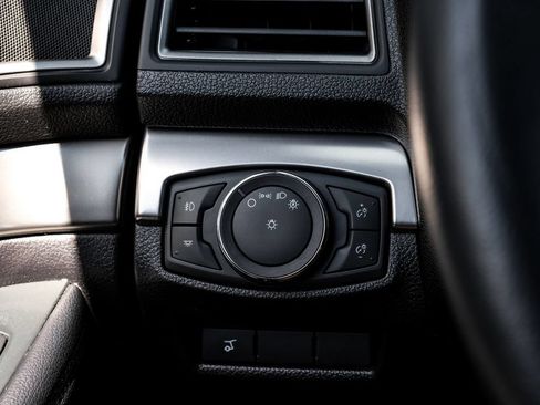 Used 2018 Ford Explorer XLT w/ Equipment Group 202A FWD image 36