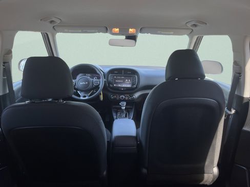 Used 2025 Kia Soul LX w/ LX Technology Package FWD image 11