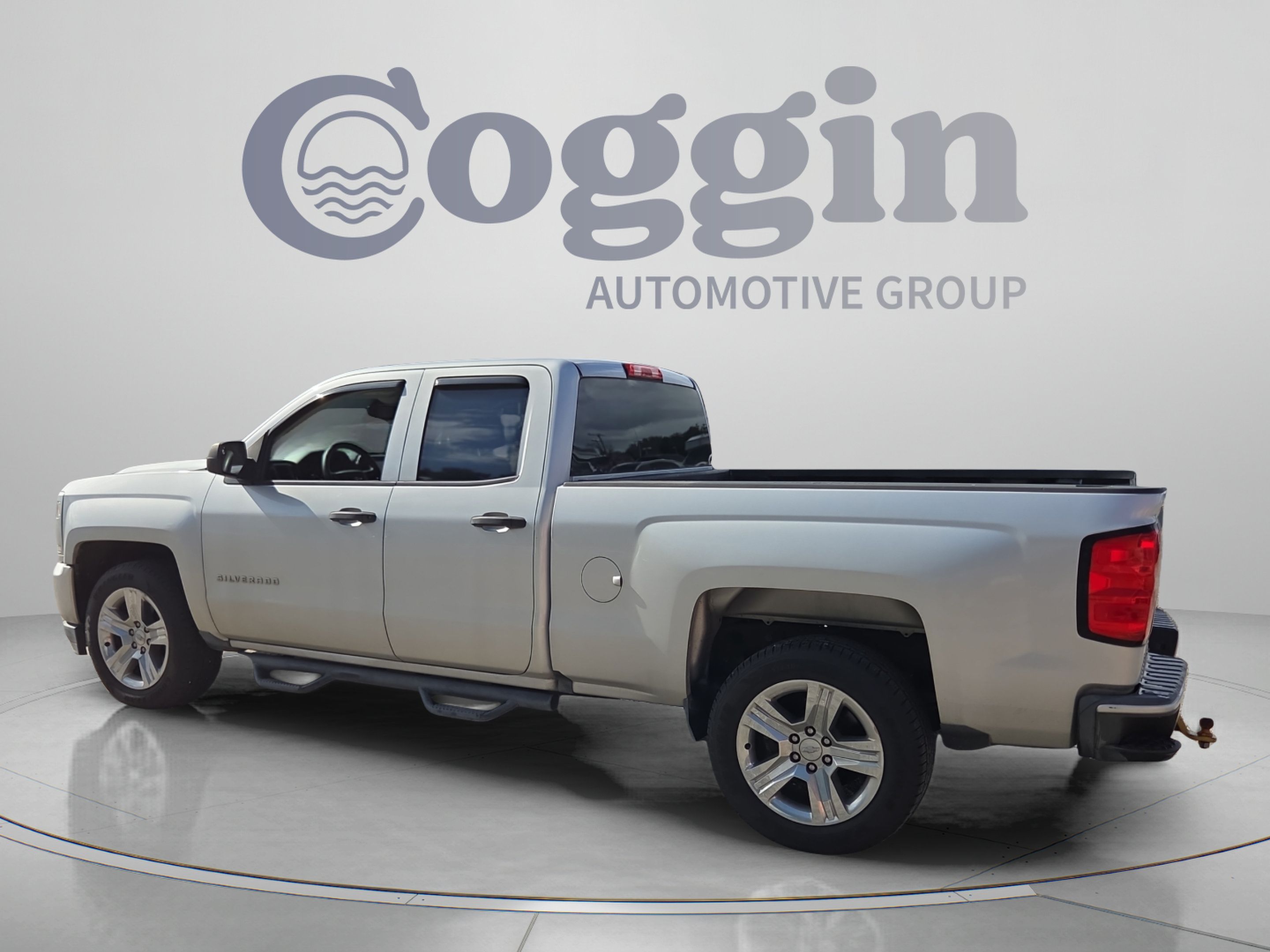 Used 2017 Chevrolet Silverado 1500 Custom w/ Custom Convenience Package RWD image 3