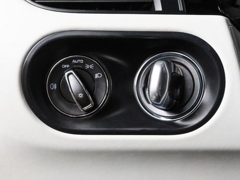 Certified 2023 Porsche Macan S AWD/4WD image 23
