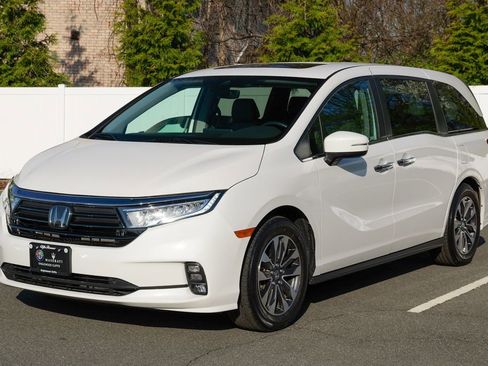 Used 2023 Honda Odyssey EX-L image 3