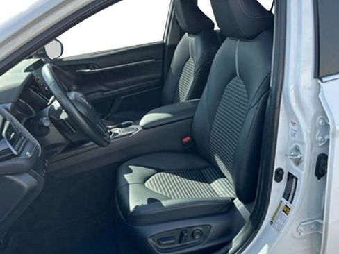Used 2023 Toyota Camry SE image 8