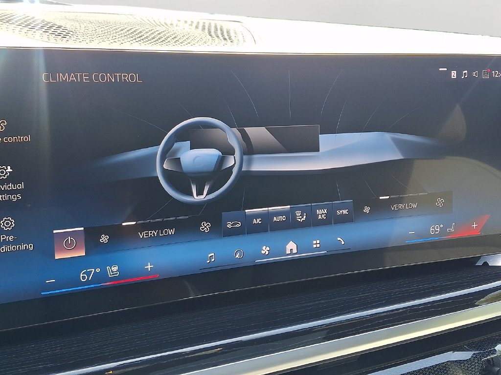 Used 2024 BMW X7 xDrive40i w/ M Sport Package AWD/4WD image 18