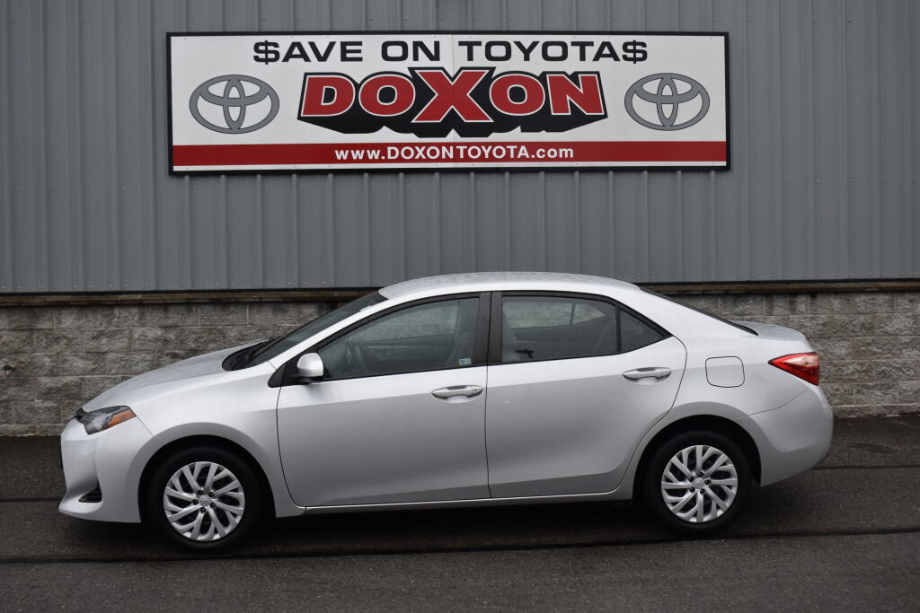 Used 2017 Toyota Corolla LE FWD image 4