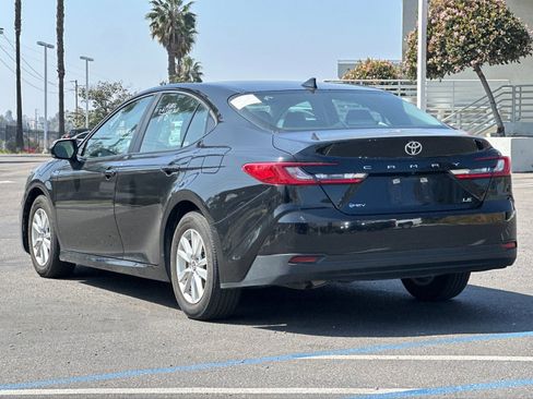 Used 2025 Toyota Camry LE image 3