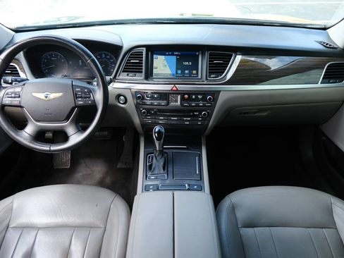 Used 2015 Hyundai Genesis 3.8 RWD image 10