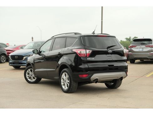 Used 2018 Ford Escape SE w/ SE Sync 3 Package AWD/4WD image 3