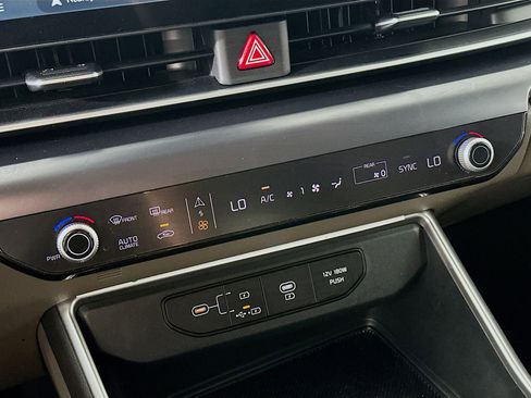 Used 2025 Kia Carnival FWD image 24