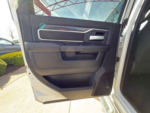 Used 2024 RAM 3500 Big Horn image 17