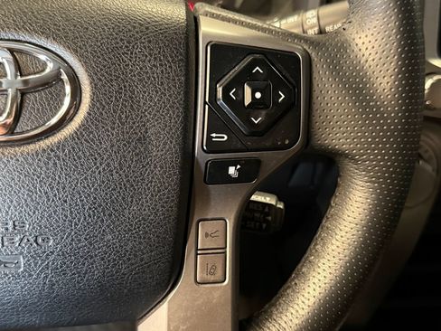 Used 2020 Toyota 4Runner SR5 Premium w/ Moonroof Package AWD/4WD image 11