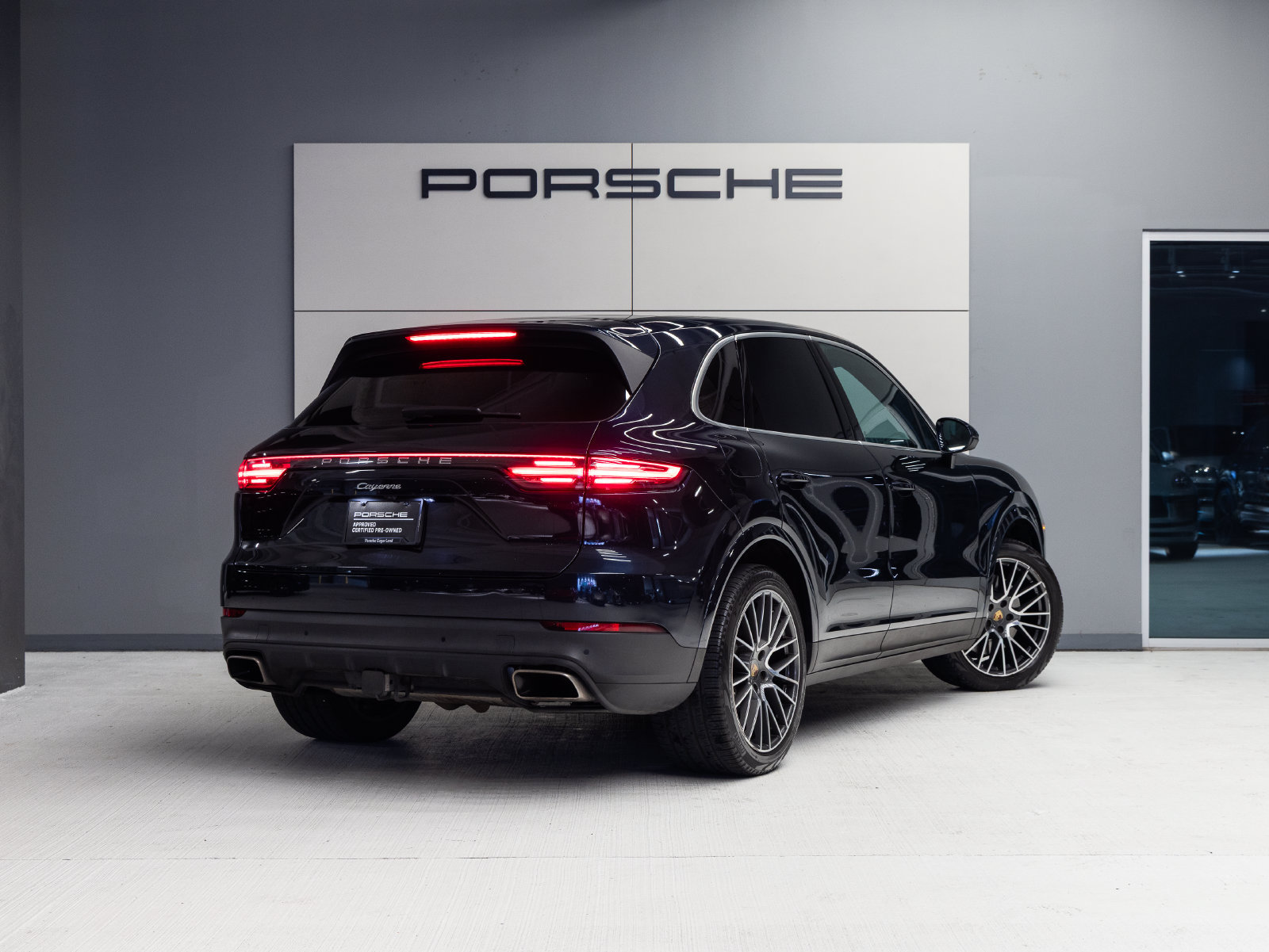Certified 2023 Porsche Cayenne AWD/4WD image 7