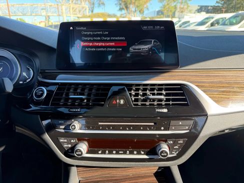 Used 2019 BMW 530e w/ Premium Package RWD image 13