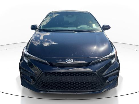 Used 2025 Toyota Corolla SE FWD image 2