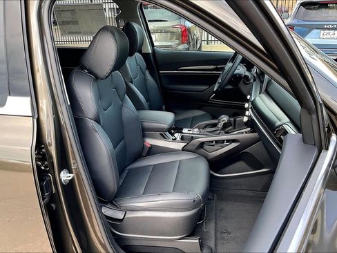 Used 2025 Kia Telluride S AWD/4WD image 7