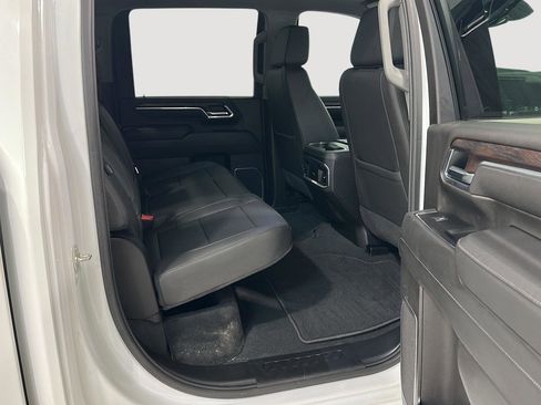 Used 2025 GMC Sierra 2500 SLT w/ SLT Convenience Package AWD/4WD image 24