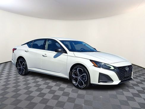 Used 2023 Nissan Altima 2.5 SR AWD/4WD image 1