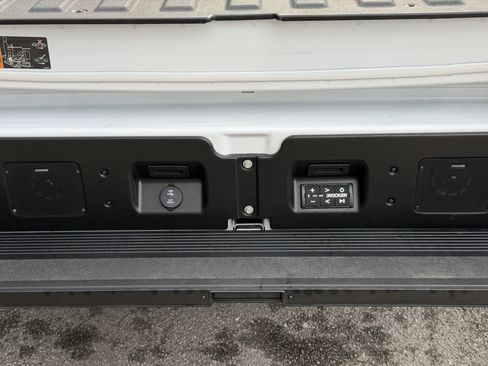 Used 2024 GMC Sierra 1500 AT4X image 9