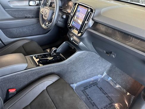 Certified 2023 Volvo C40 P8 Recharge Ultimate image 15