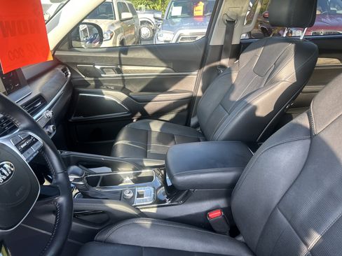 Used 2020 Kia Telluride SX w/ Towing Package FWD image 19