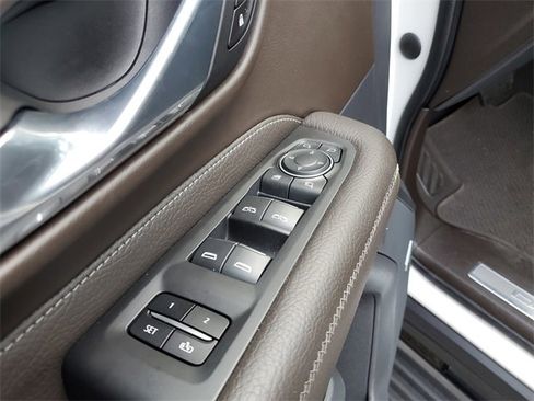 Used 2021 GMC Yukon Denali w/ Denali Ultimate Package image 17