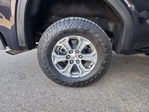 Used 2025 GMC Sierra 1500 SLT image 27