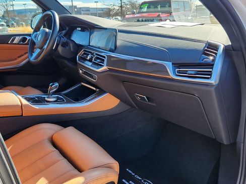Used 2022 BMW X5 xDrive40i w/ M Sport Package image 16