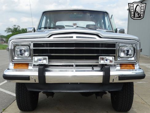 Used 1986 Jeep Grand Wagoneer image 2