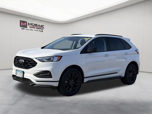 Used 2023 Ford Edge SE w/ Black Appearance Package AWD/4WD image 4
