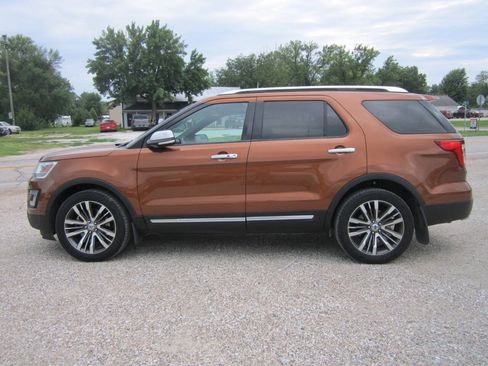 Used 2017 Ford Explorer Platinum AWD/4WD image 1