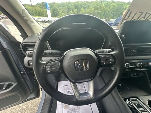 Used 2025 Honda Pilot Touring image 13