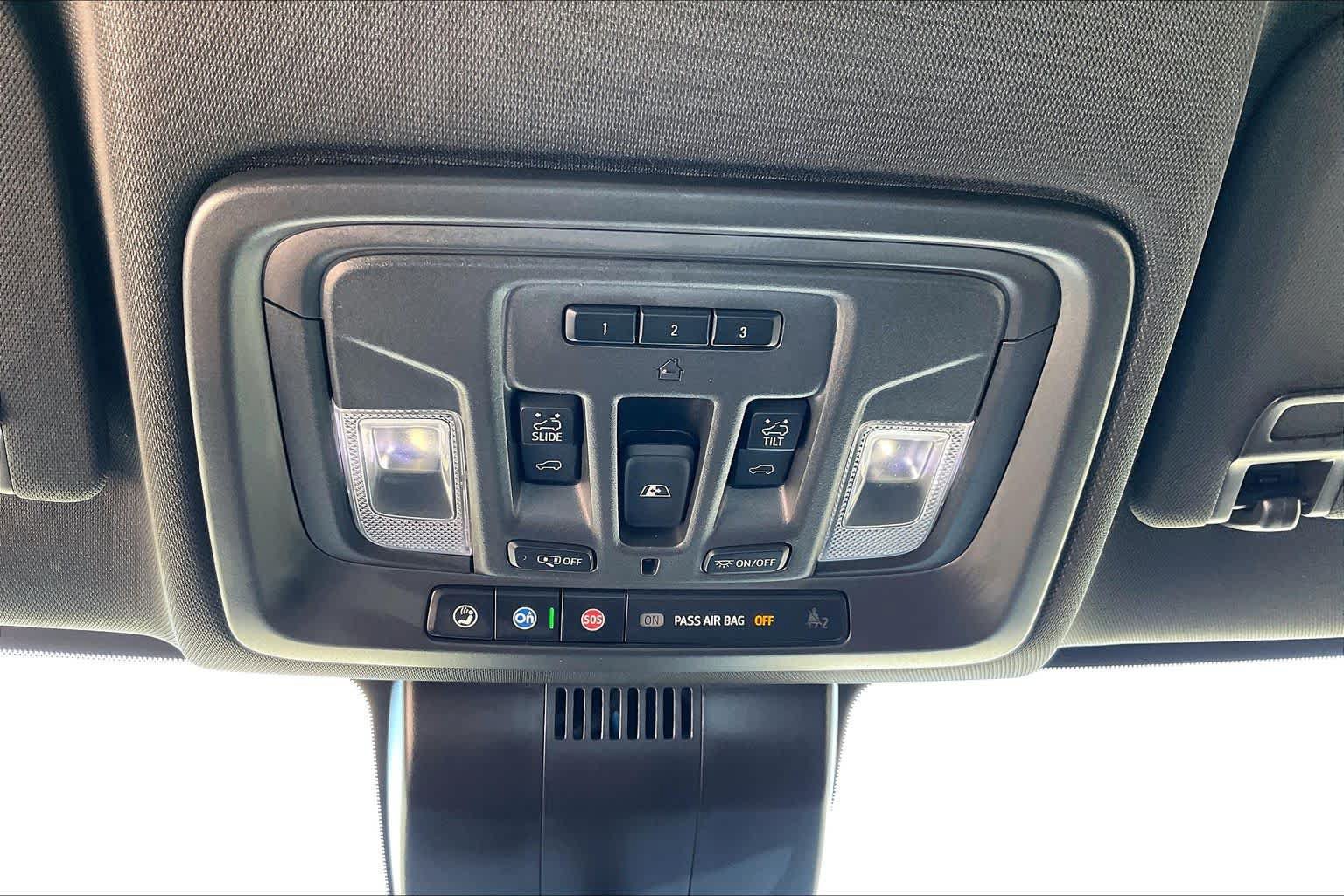 Used 2025 GMC Sierra 3500 AT4 w/ AT4 Premium Plus Package AWD/4WD image 34