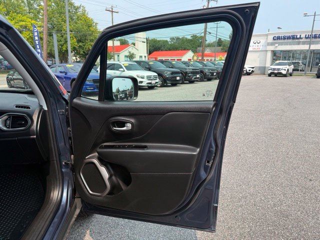 Used 2023 Jeep Renegade Latitude AWD/4WD image 24
