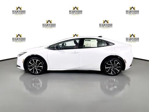 Used 2024 Toyota Prius Prime Premium FWD image 4