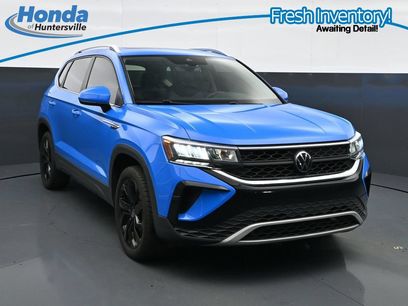Used 2023 Volkswagen Taos SE w/ Panoramic Sunroof Package