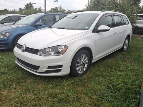 Used 2015 Volkswagen Golf S FWD image 3