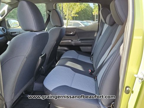 Used 2023 Toyota Tacoma TRD Off-Road image 4