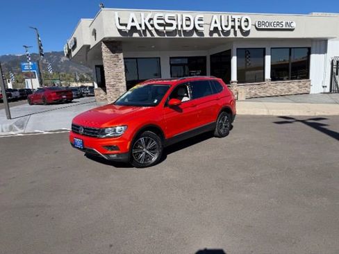 Used 2018 Volkswagen Tiguan SEL image 3