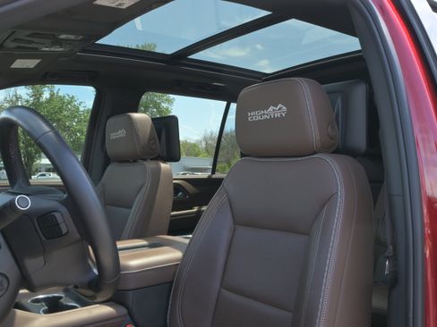 Used 2023 Chevrolet Tahoe High Country w/ Advanced Technology Package image 8